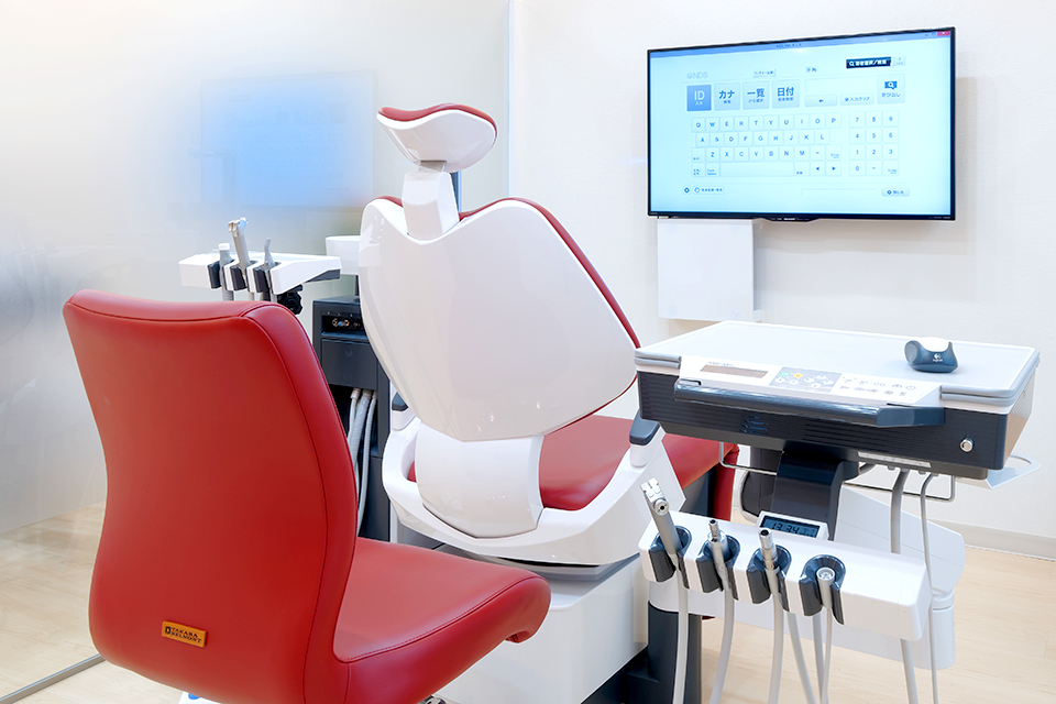 人間工学に基づいた疲れにくい診療台